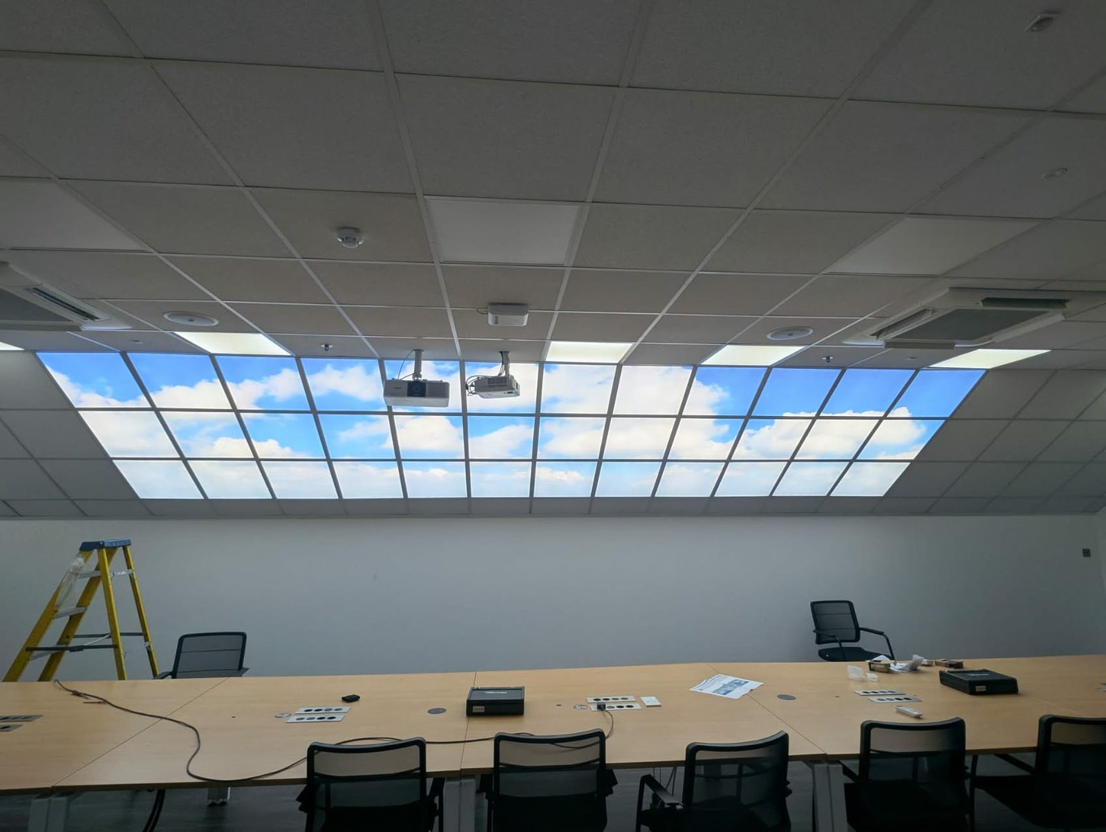 Ceiling lighting in a meeting room fit-out